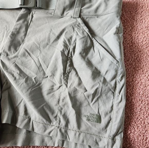North Face Shorts - Picture 3 of 4